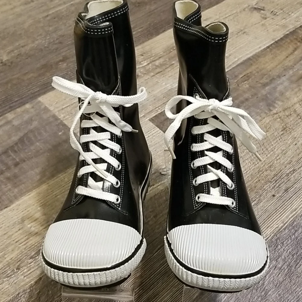 Harsh skate rainboots